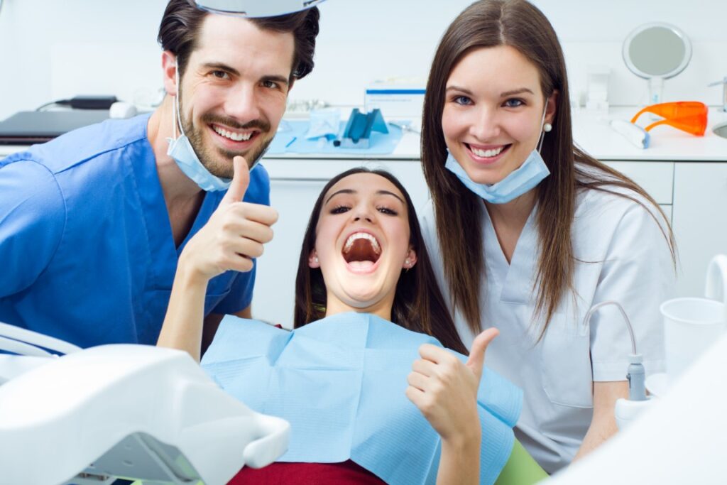 Decidirte por un dentista biológico es dar un paso hacia la salud integral. No solo estás cuidando tu salud bucal, sino también tu salud en general.